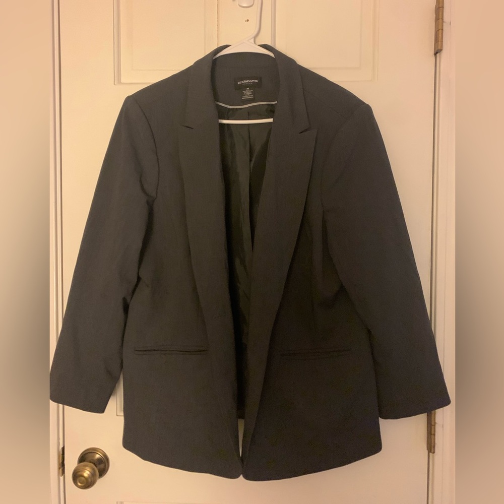 Liz Claiborne Women’s Grey Blazer Size 18